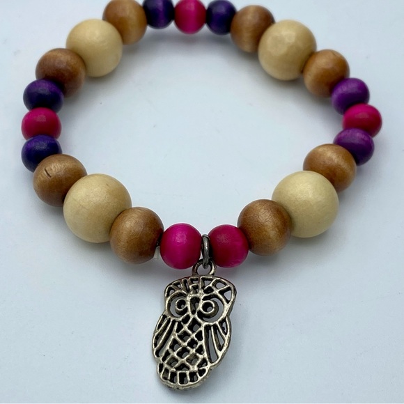 Jewelry Bundle; 4 Bracelets, 1 Ring - Picture 8 of 10